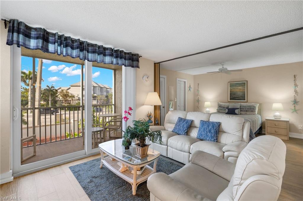 BEACH AND TENNIS CLUB - Residential Lease