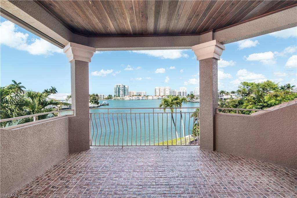 MOORINGS - Residential