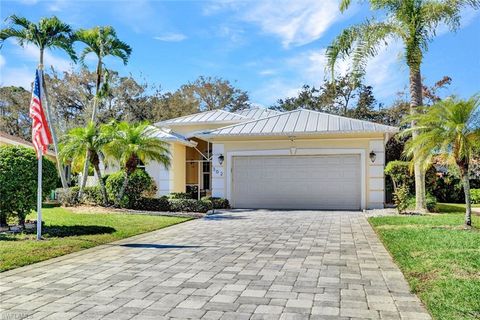 302 Stanhope CIR NAPLES FL 34104