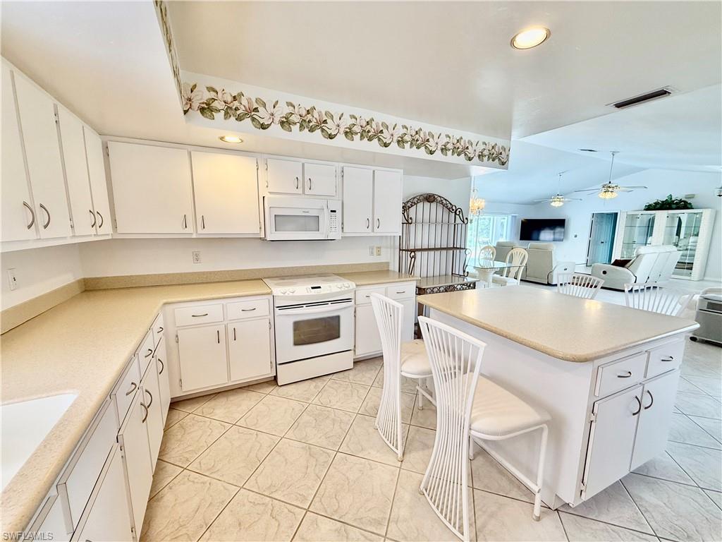 COUNTRY CLUB ESTATES - Residential