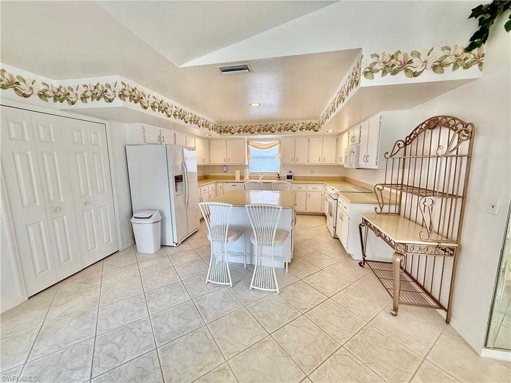 COUNTRY CLUB ESTATES - Residential