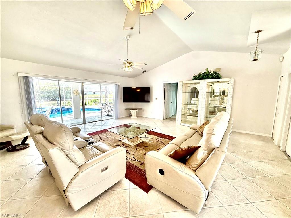 COUNTRY CLUB ESTATES - Residential