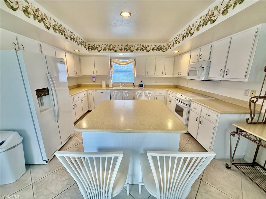 COUNTRY CLUB ESTATES - Residential