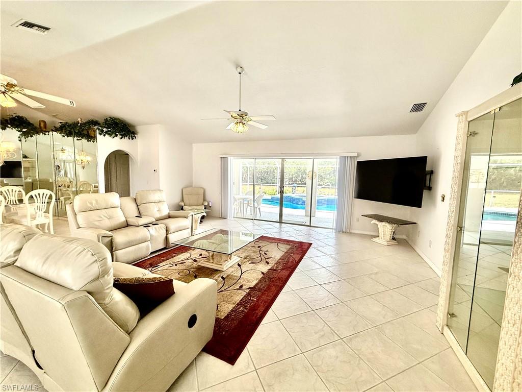 COUNTRY CLUB ESTATES - Residential