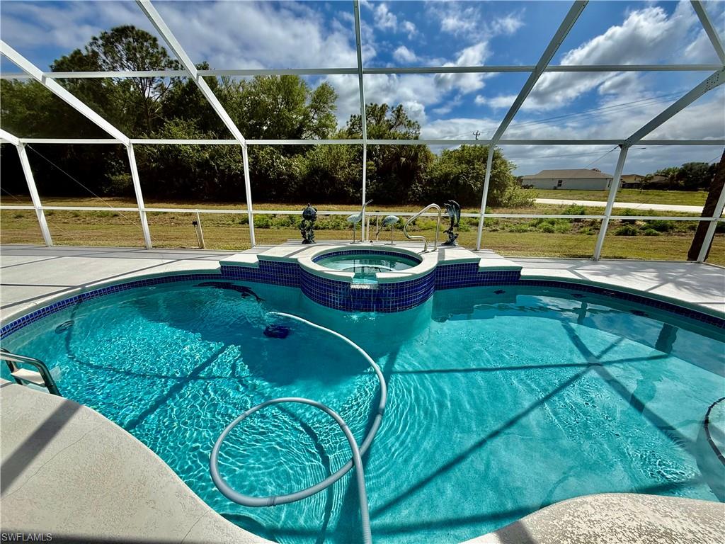 COUNTRY CLUB ESTATES - Residential