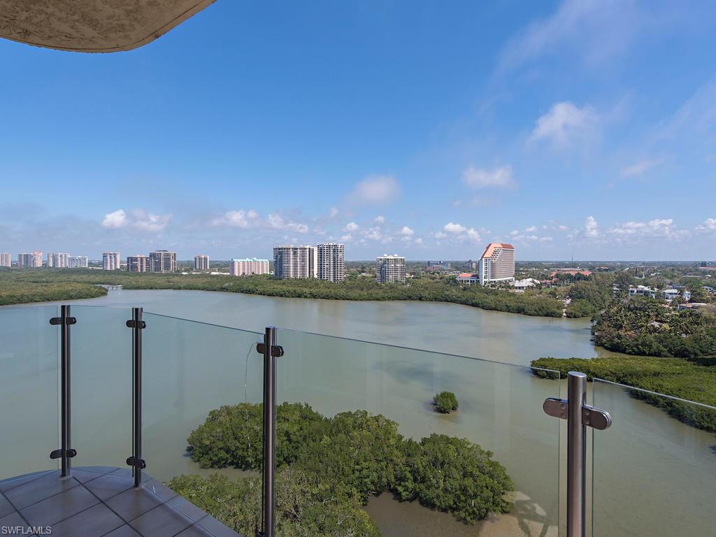 SEAPOINT AT NAPLES CAY - Residential