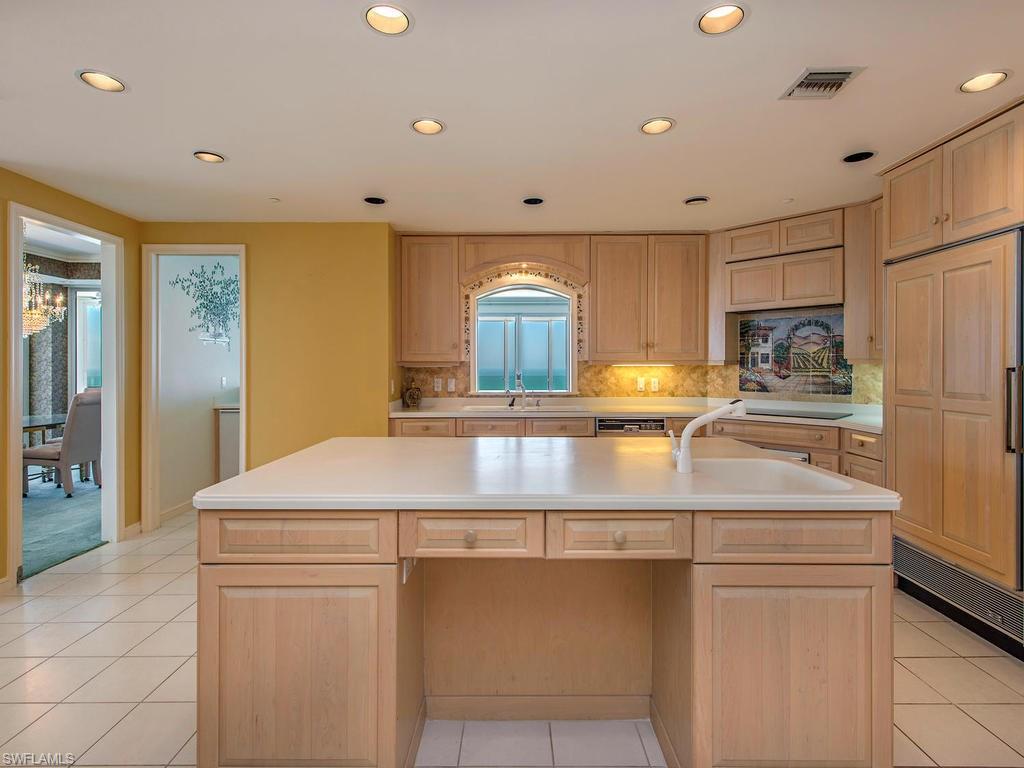 SEAPOINT AT NAPLES CAY - Residential