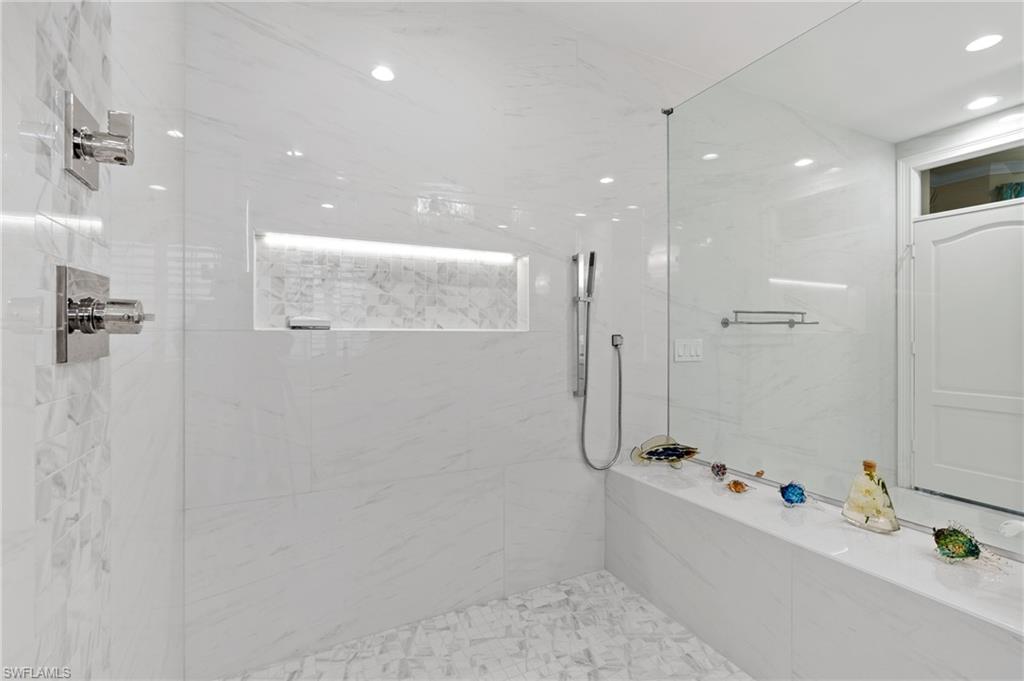 HIDDEN HARBOR - Residential