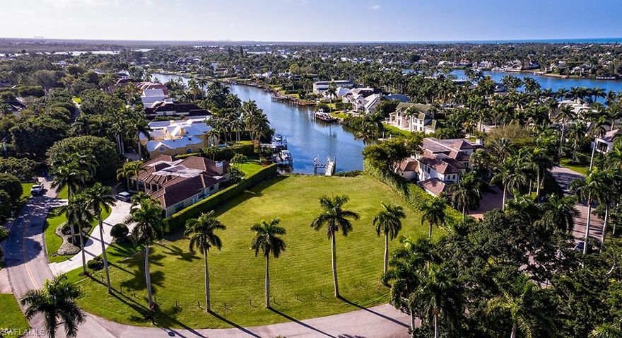 Highly sought after southern exposure with commanding long water views over Runaway Bay.  This expansive building site permits a significant building envelope and a myriad of exciting options for the configuration of a future residence and surrounding grounds. Enjoy no bridge access to the Gulf of Mexico and the inland waterways leading to the magnificent estuaries of the Ten Thousand Islands. Port Royal Club membership eligibility.