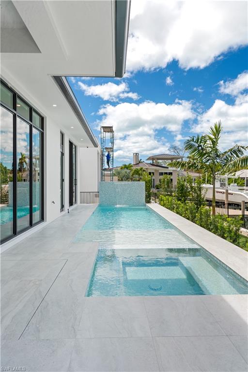 MARCO BEACH - Residential