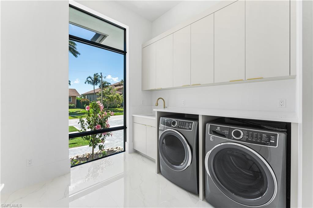 MARCO BEACH - Residential