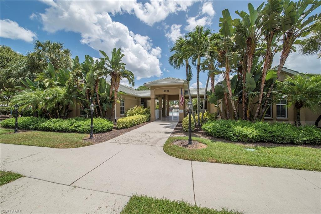 AUTUMN WOODS - Residential