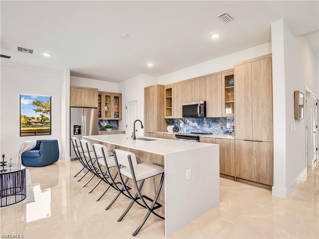 2212 NE 39th TER