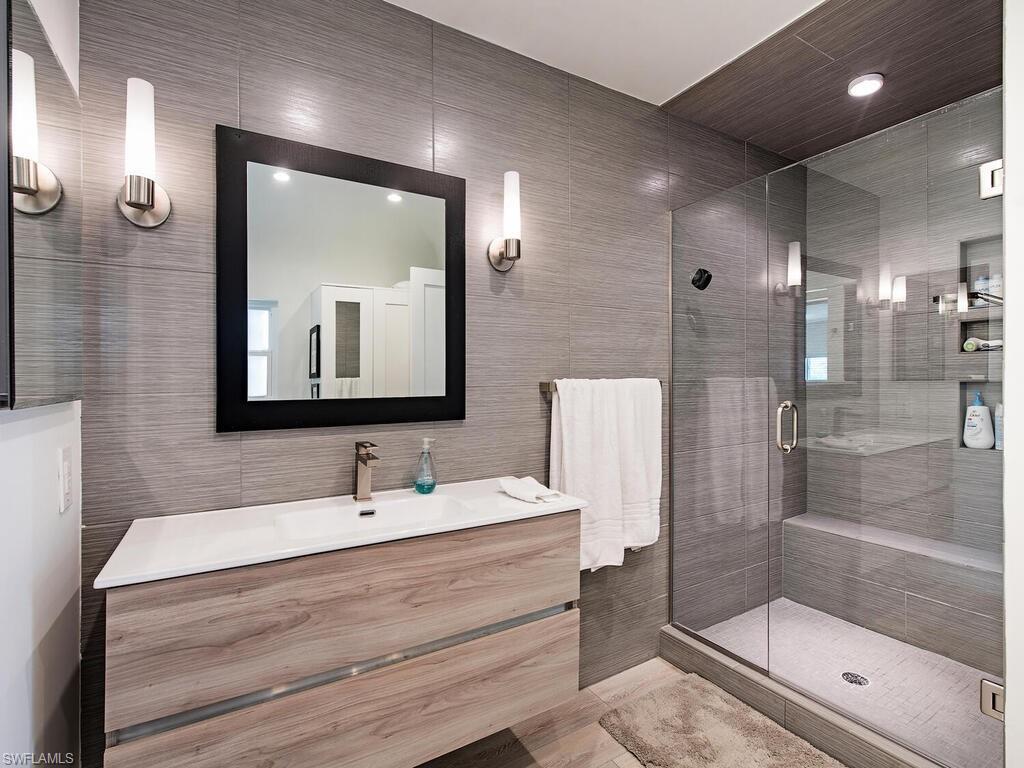 AQUALANE SHORES - Residential