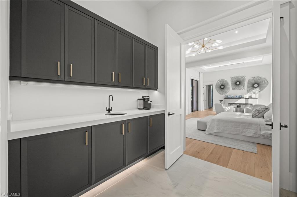 COACH HOUSE - Residential