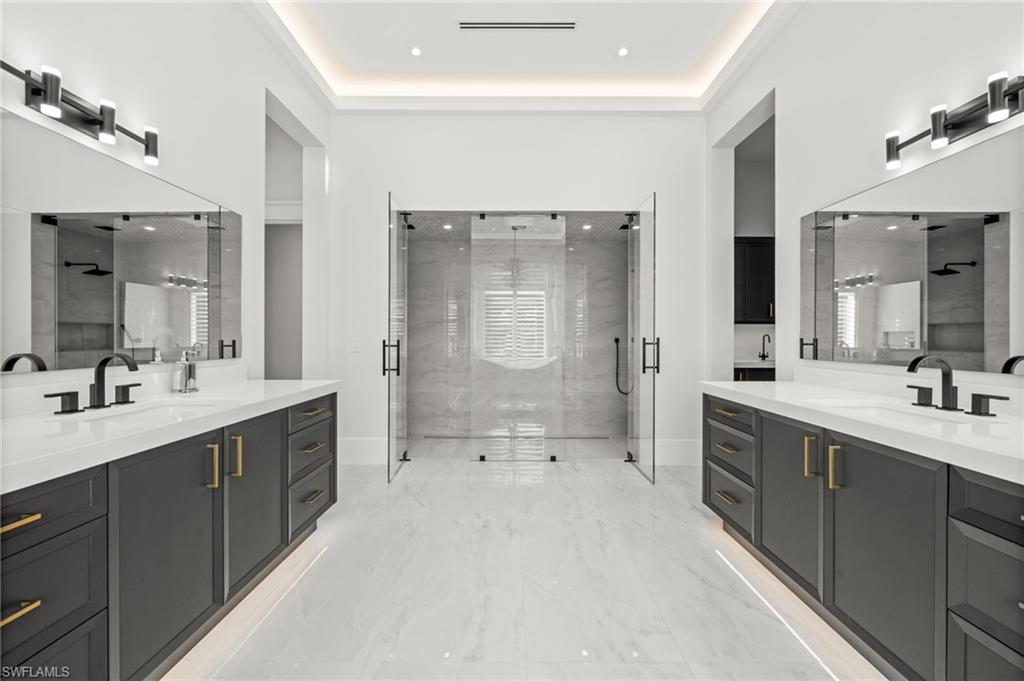 COACH HOUSE - Residential