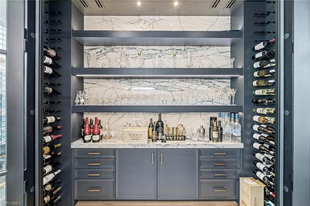 COACH HOUSE - Residential