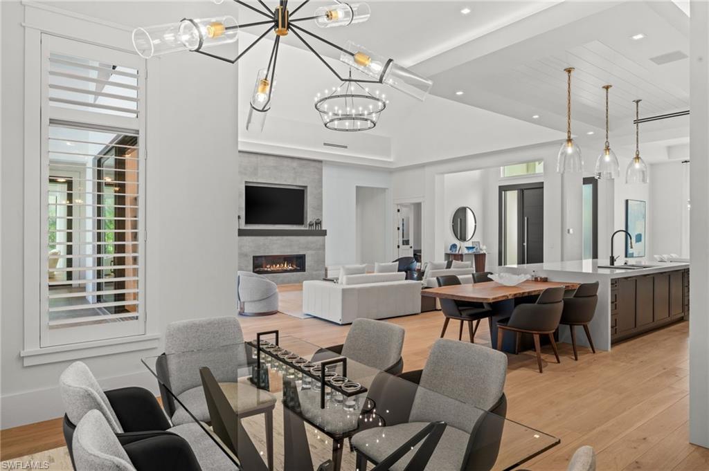 COACH HOUSE - Residential