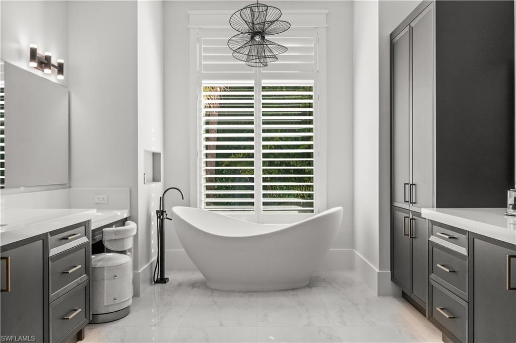 COACH HOUSE - Residential