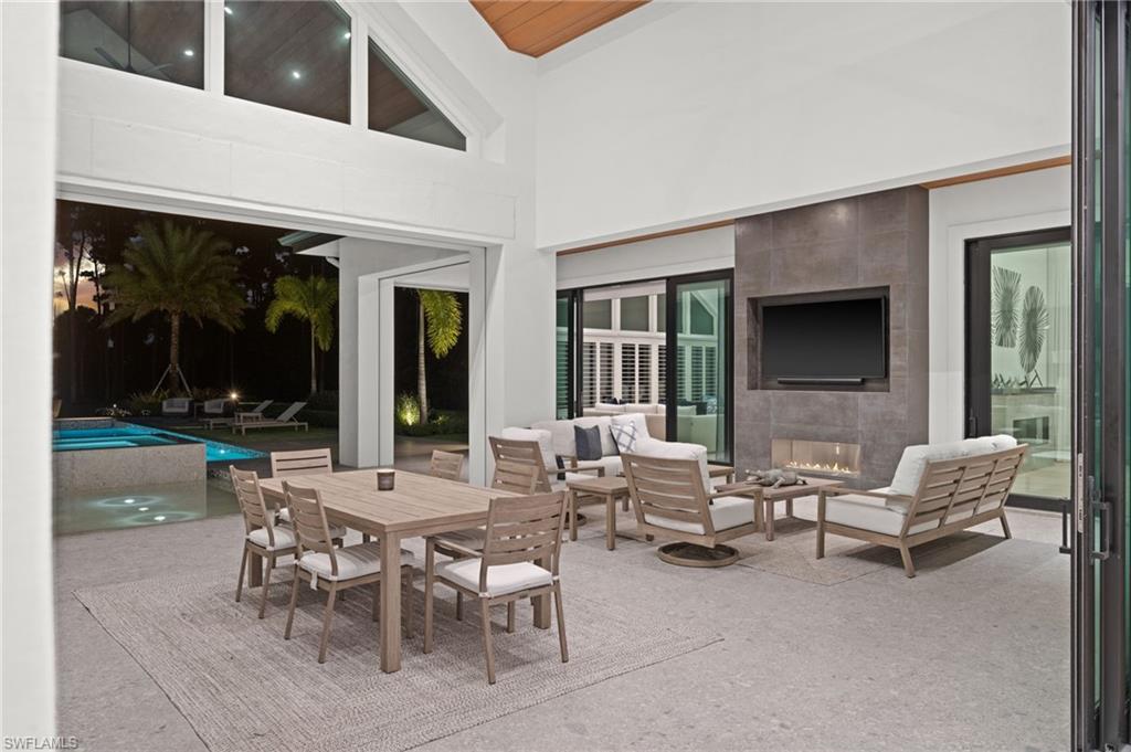 COACH HOUSE - Residential