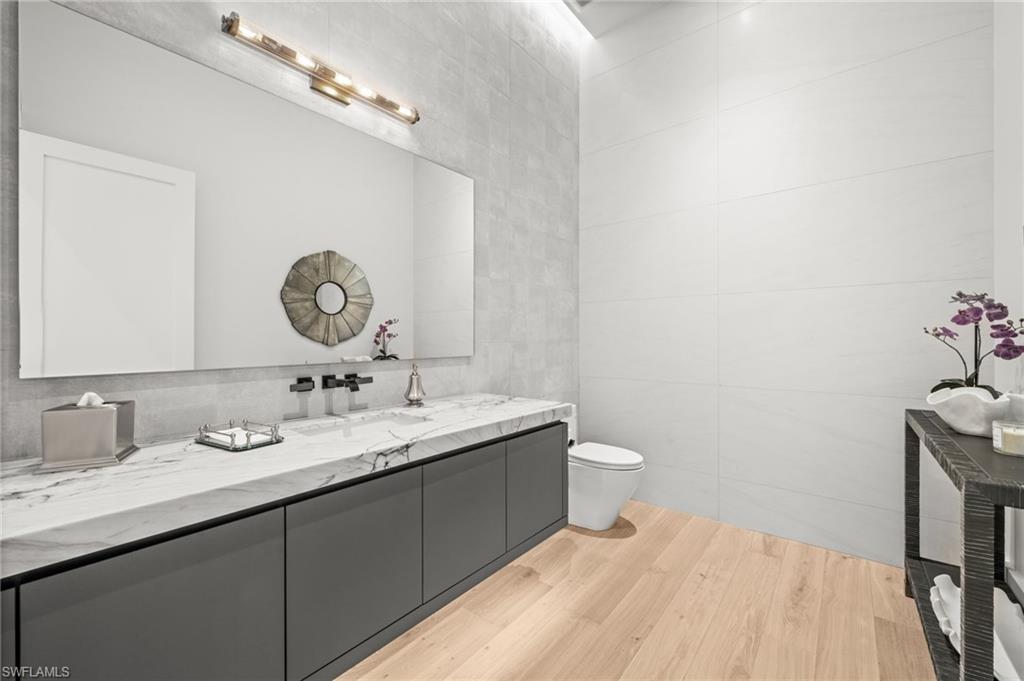 COACH HOUSE - Residential