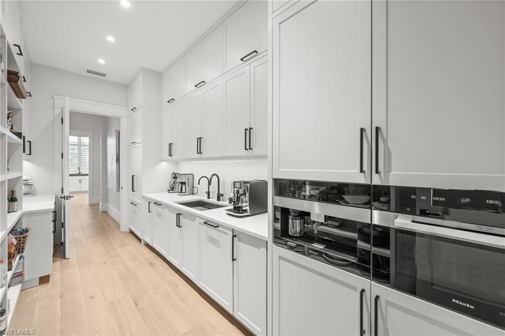 COACH HOUSE - Residential