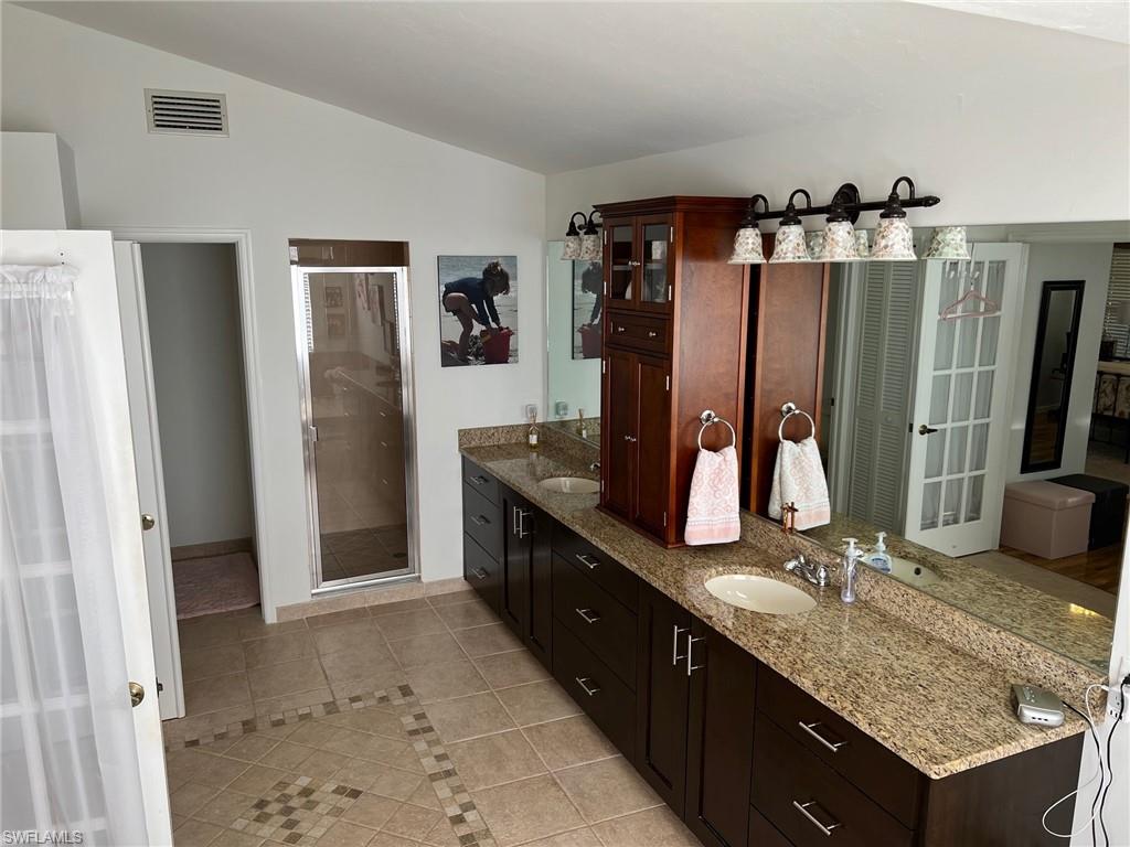 CAPE ROYAL - Residential