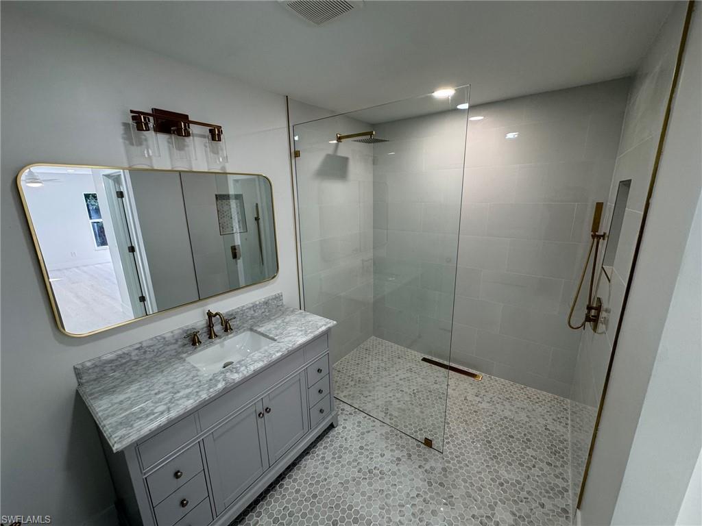 HAMPTON LAKES - Residential