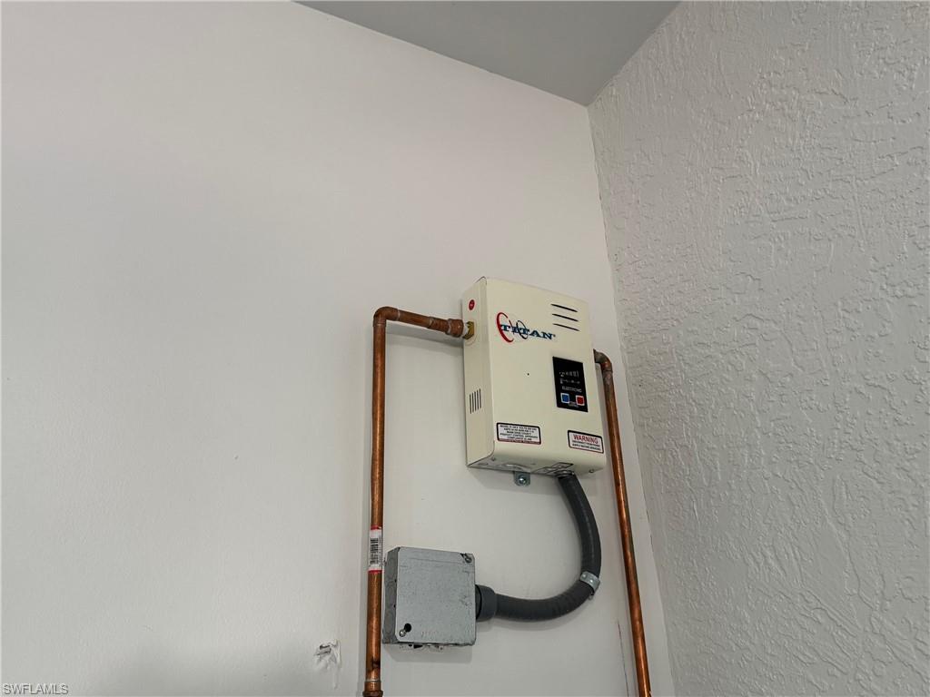 HAMPTON LAKES - Residential