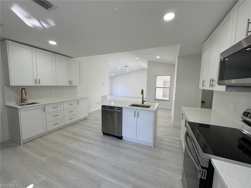 HAMPTON LAKES - Residential