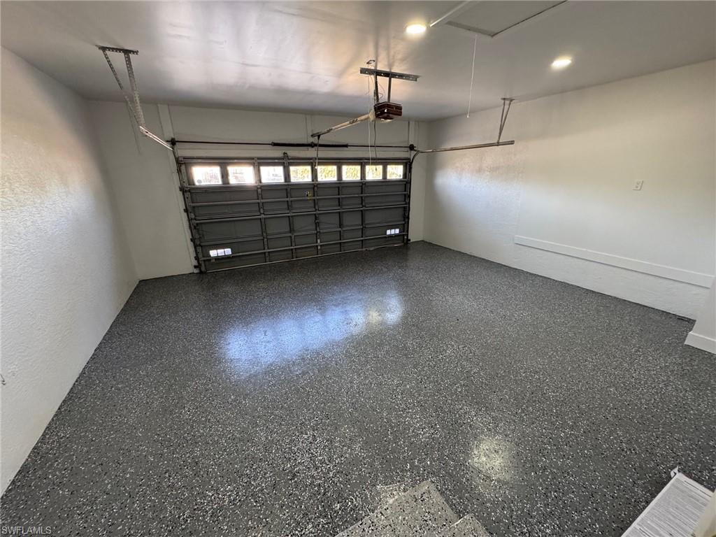 HAMPTON LAKES - Residential