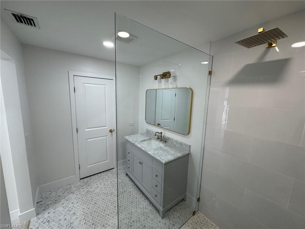 HAMPTON LAKES - Residential