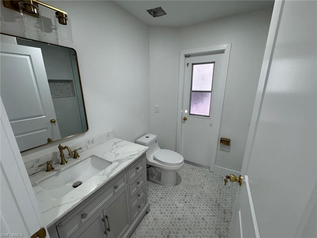 HAMPTON LAKES - Residential