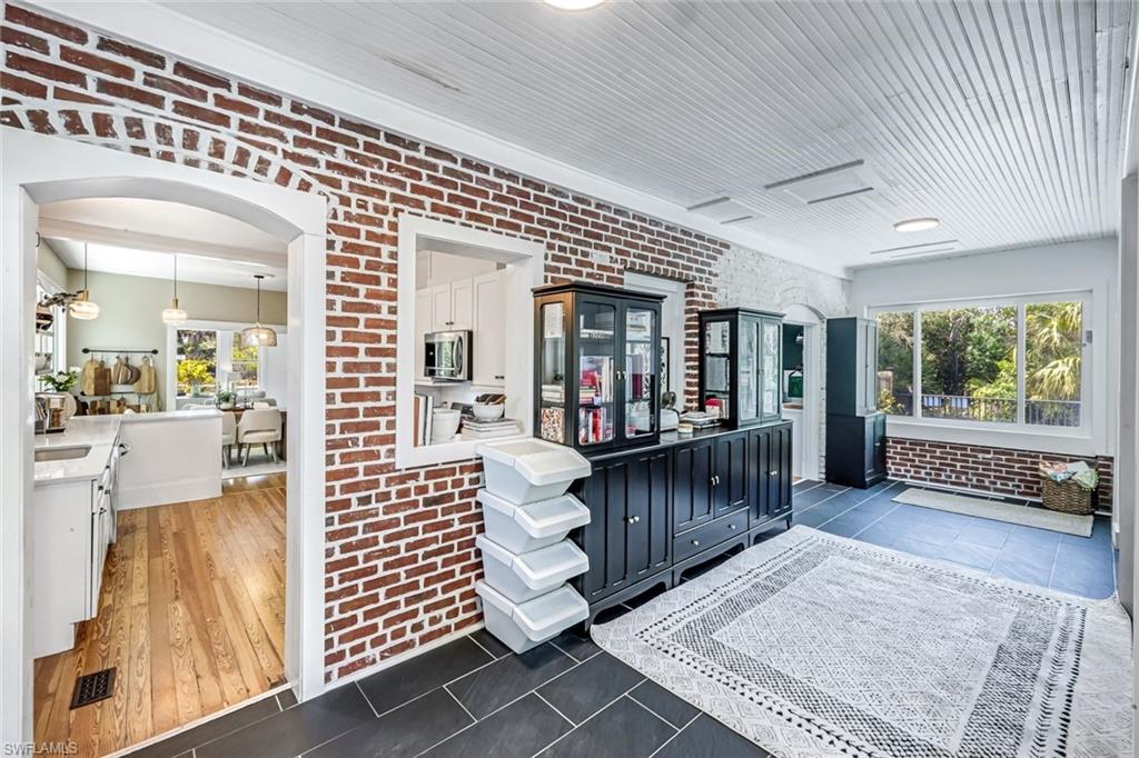 VALENCIA TERRACE - Residential