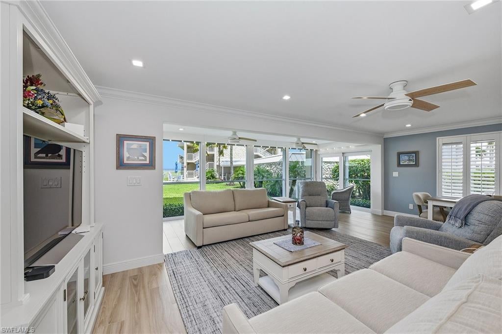 2875 Gulf Shore BLVD N 106