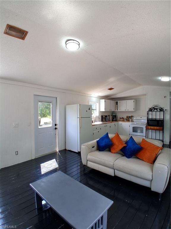 PIONEER PLANTATION - Residential