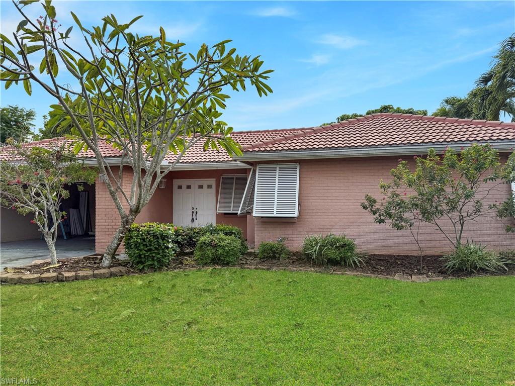 CALOOSA YACHT & RACQUET CLUB - Residential Lease