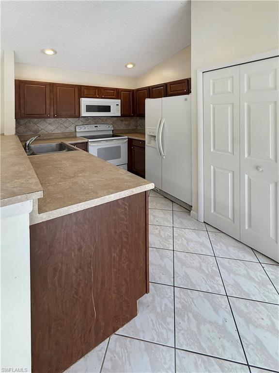 CALOOSA YACHT & RACQUET CLUB - Residential Lease