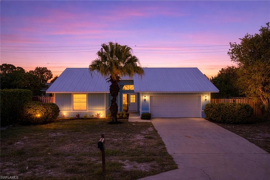 NAPLES TWIN LAKES - Residential