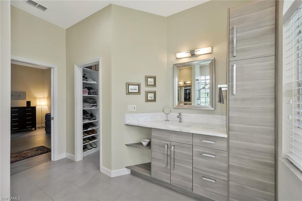 LONGSHORE LAKE - Residential