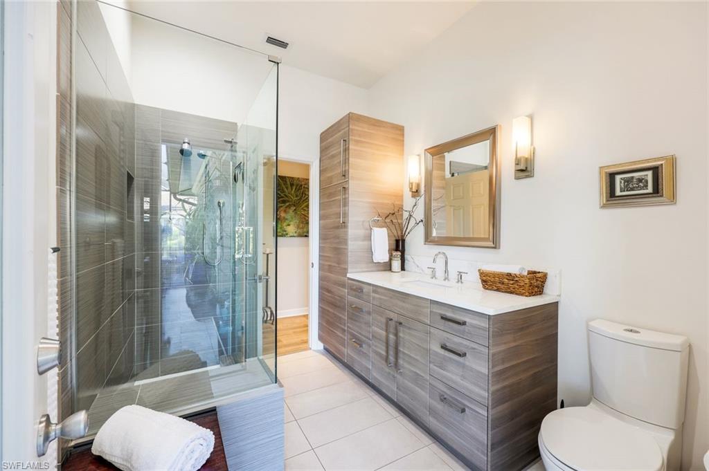 LONGSHORE LAKE - Residential