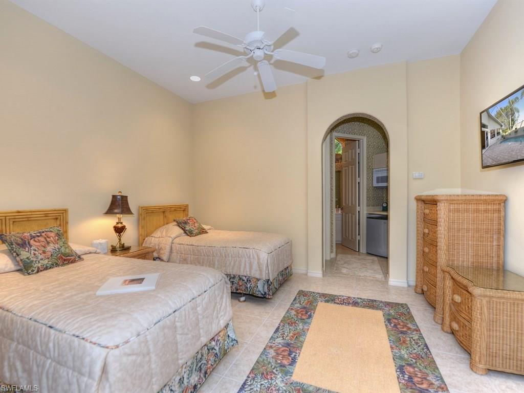 SPYGLASS POINTE - Residential