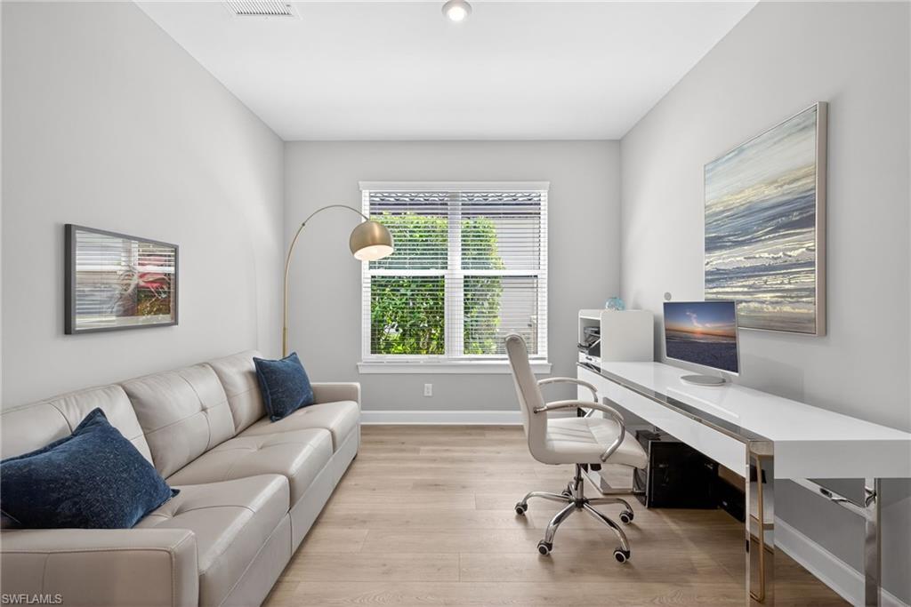 ESPLANADE - Residential Lease