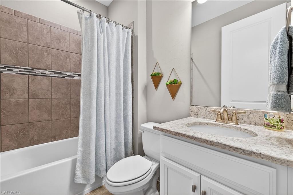 ESPLANADE - Residential Lease