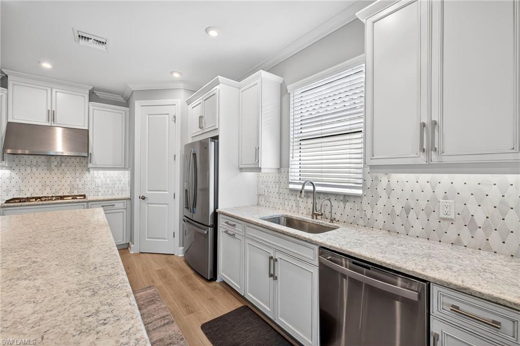 ESPLANADE - Residential Lease