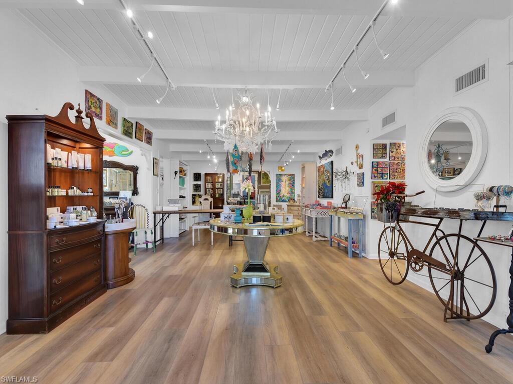 KREAMERS SUBD - Residential