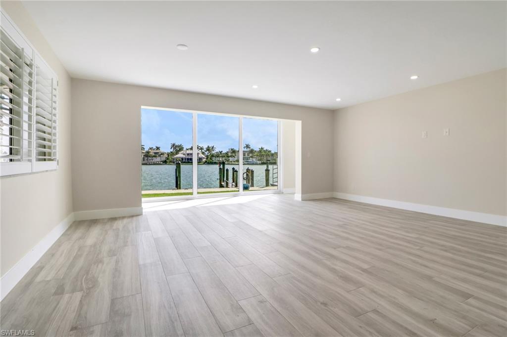 YACHT HARBOR MANOR - Residential