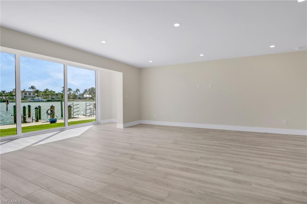 YACHT HARBOR MANOR - Residential