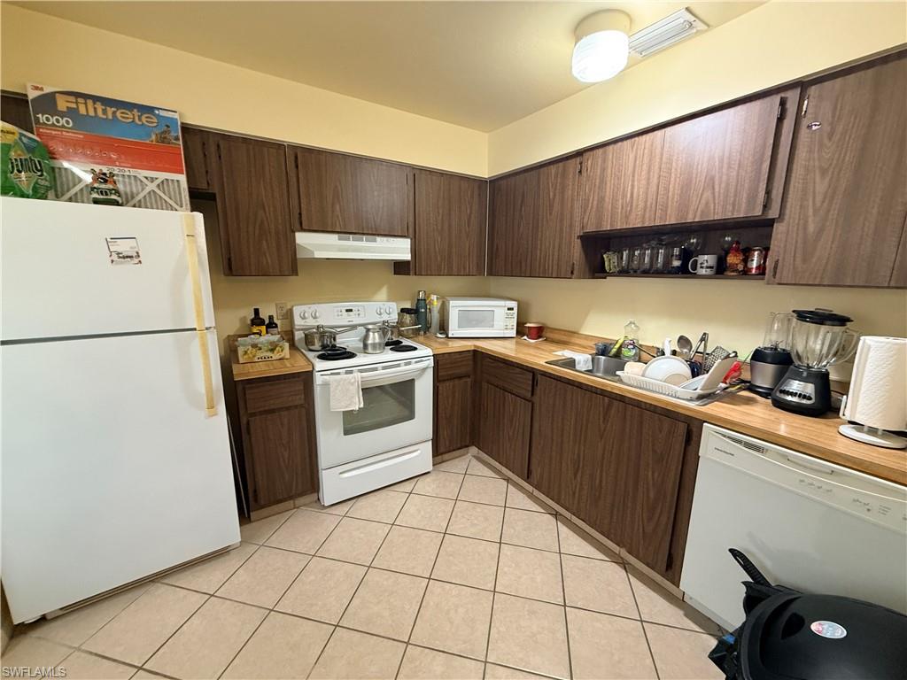 LOCHMOOR VILLAS - Residential