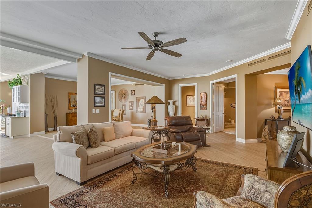 ROYAL MARCO POINT - Residential